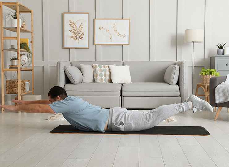 gym-goer stomach plank